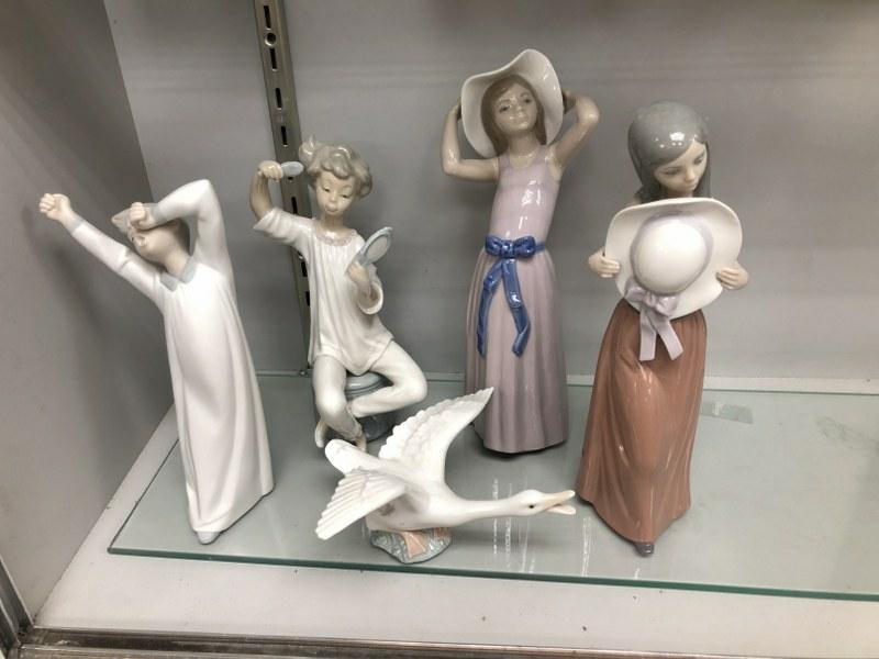 (5) Lladro porcelain figures in excellent estate condition, no boxes, tallest figure measures 10.5" (1 of 2)