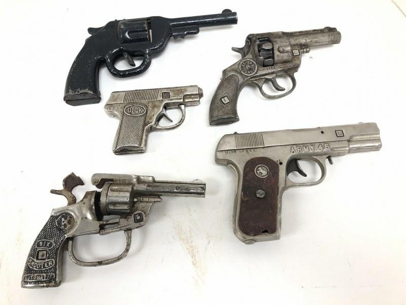 Lot 0f (5) older kid's cap guns in as found condition. The SIX SHOOTER AUTOMATIC is not in working (1 of 4)