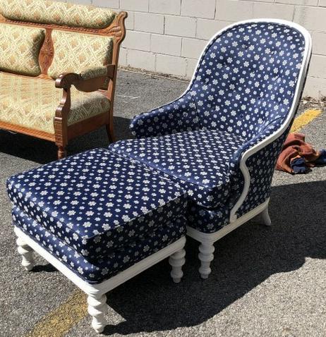 Nice older white painted armchair with ottoman, in blue & white snowflake like fabric, from nice (1 of 3)