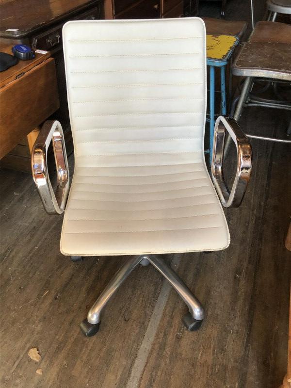 Crate & Barrel white office swivel desk chair, with aluminum base, some wear to edge of seat. Works (1 of 3)