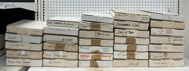 Lot of 32 Norman Rockwell Collector Plates in box Knowles Bradford Exchange. Everything in this lot: Lot of 32 Norman Rockwell Collector Plates in box Knowles Bradford Exchange. Everything in this lot is in box and plates are in like-new condition unless otherwise noted. Most include original paperwo