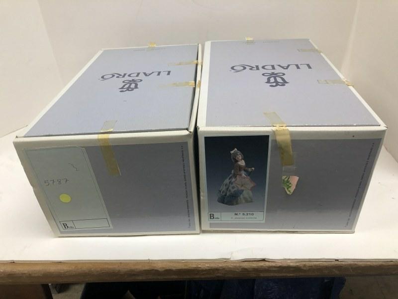 (2) Lladro porcelain figures in original boxes, in excellent condition. (1 of 7)