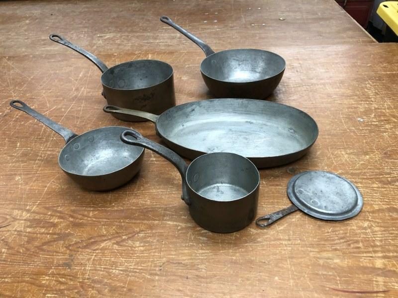 (5) old copper pots all from France but one Made In Germany, found in local estate. Smaller one has (1 of 7)