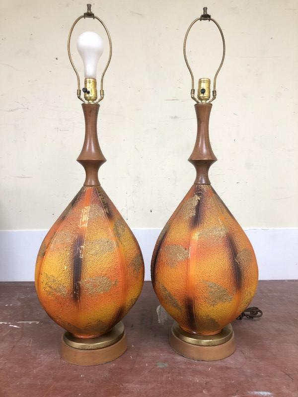 Pair Mid Century pottery table lamps, in fine estate condition, has original large shades, no damage (1 of 4)