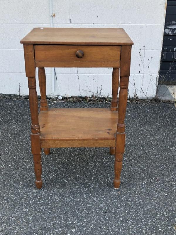 Small country pine 1 drawer stand, measures 18" w x 15" d x 29" h, circa 1890's, good condition (1 of 2)