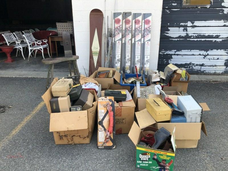 Large quantity of vintage new old stock hunting and fishing equipment from closed Husdon Valley (1 of 18)