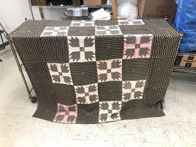 Estate lot (2) old quilts & oversized quilt or bedspread top only, the quilts are clean and in good: Estate lot (2) old quilts & oversized quilt or bedspread top only, the quilts are clean and in good overall condition, the quilt top has some tearsâ€¦..