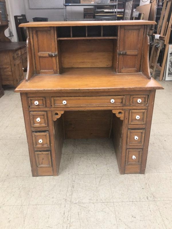 Good looking multi drawer country pine desk, white porcelain knobs ( 1 missing ), gallery top with 2 (1 of 5)