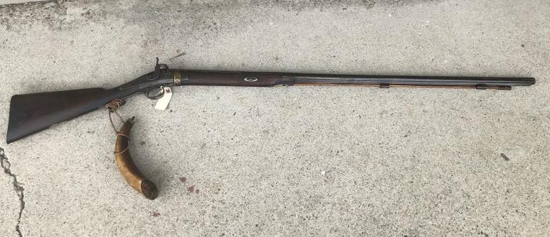 As Is ( wall hanger ) circa 1840's 12 ga. Percussion Fowler , marked LONDON. From local estate,: As Is ( wall hanger ) circa 1840's 12 ga. Percussion Fowler , marked LONDON. From local estate, hanging on a wall, as non functional rifle. Measures 55.5" top to bottom. With powderhorn, as pictured.