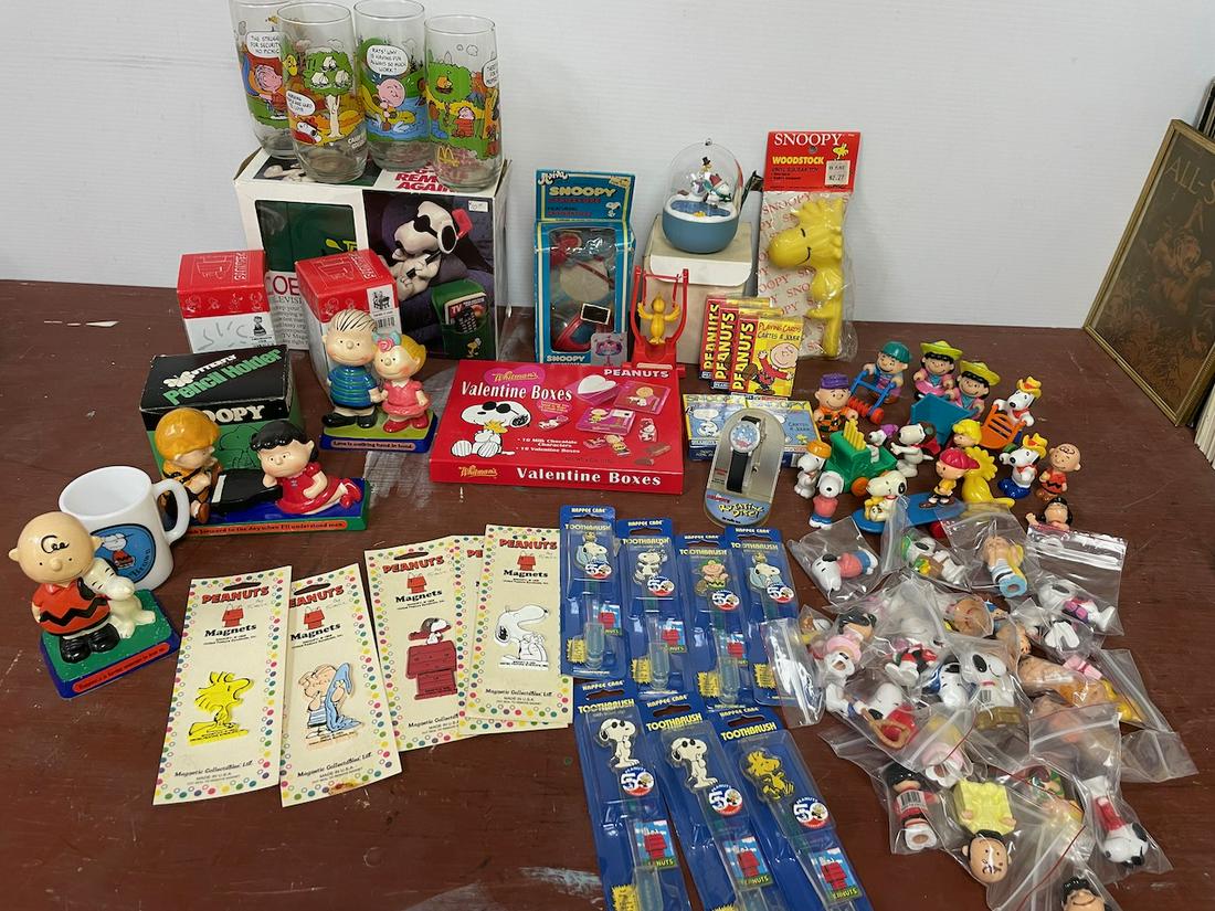 75+ Charlie Brown Peanuts merchandise lot. Items range from the 1970s to the 2000s and include (1 of 14)