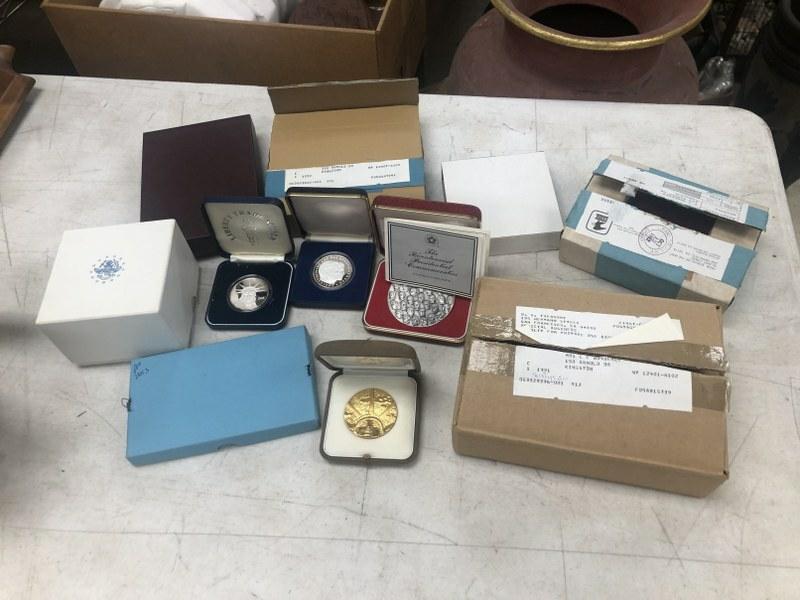 Estate silver commemorative & others lot to include - 1985 Liberty Trade Silver ( one troy ounce ), (1 of 3)