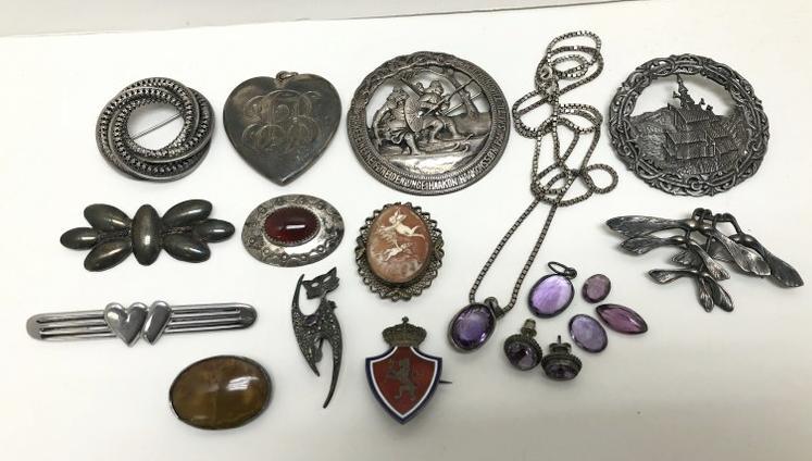 Lot of estate vintage sterling jewelry, mostly pins & brooches, and related. From local estate in (1 of 7)