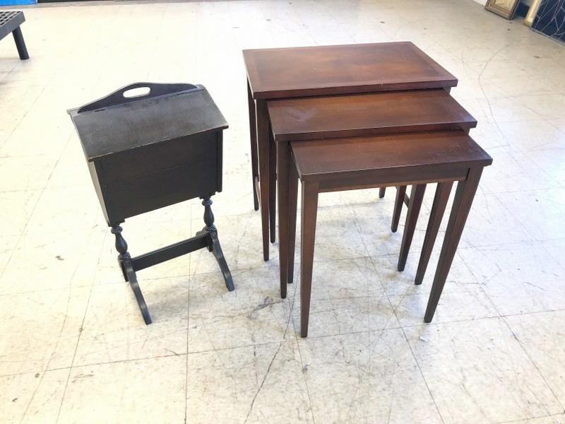 Mahogany nest of 3 tables and sewing stand: Mahogany nest of 3 tables and sewing stand
