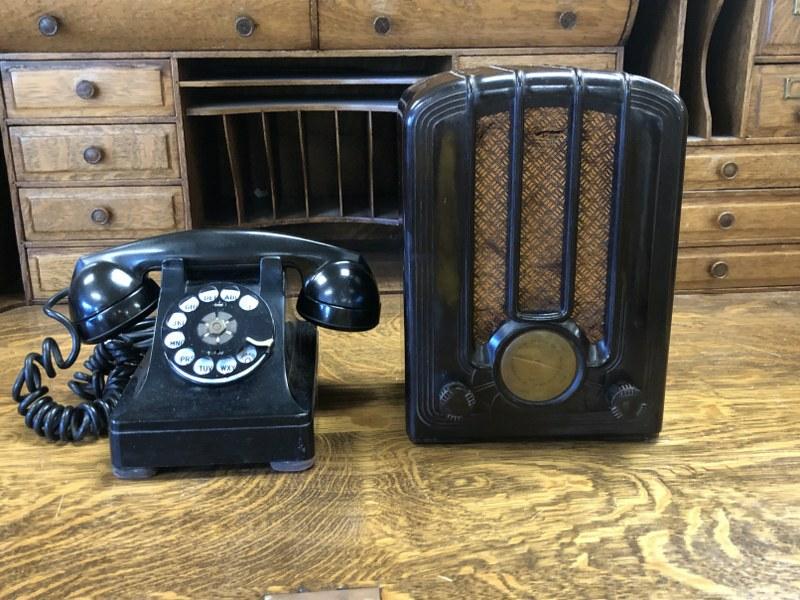 2 pc. Estate lot including tombstone radio ( bakelite ?, unsure of maker, no cracks, tear in fabric (1 of 6)