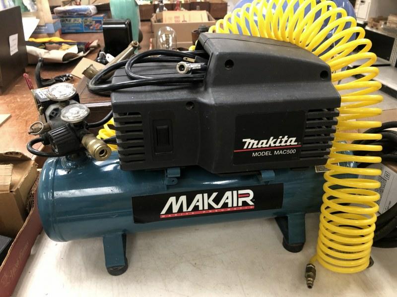 (2) air compressors including Makita Mac 500 & no name on smaller one, both working, from local (1 of 4)