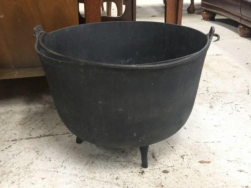 Cast iron cauldron, was in estate's yard in Hudson Valley, has 3 feet, nice condition, with handle (1 of 2)