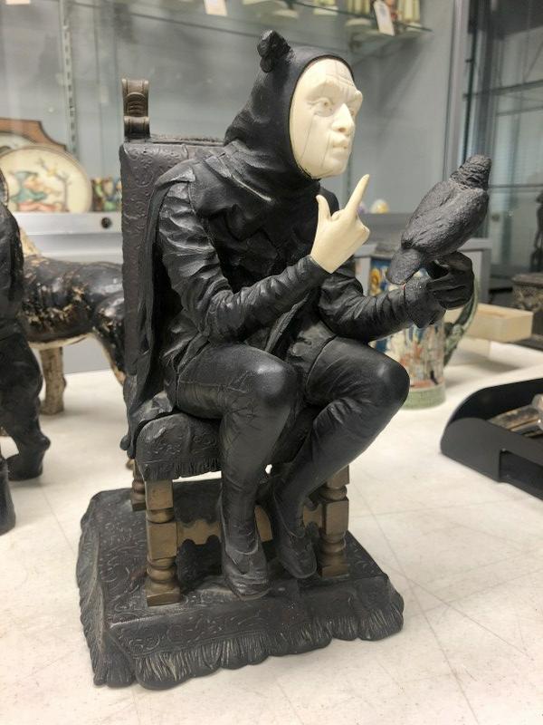 Franz Rosse ( 1858-1900) bronze Jester with parrot, seated on chair, which is on an oriental rug,: Franz Rosse ( 1858-1900) bronze Jester with parrot, seated on chair, which is on an oriental rug, signe Fr. Rosse, 88 ( 1888 ). From estate in Catskill, New York. Measures 11.5" high, nice original pa