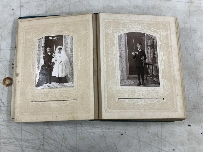 Victorian family album with 16 cabinet cards, 13 tintypes, 6 cdv's, album is in poor condition. (1 of 7)
