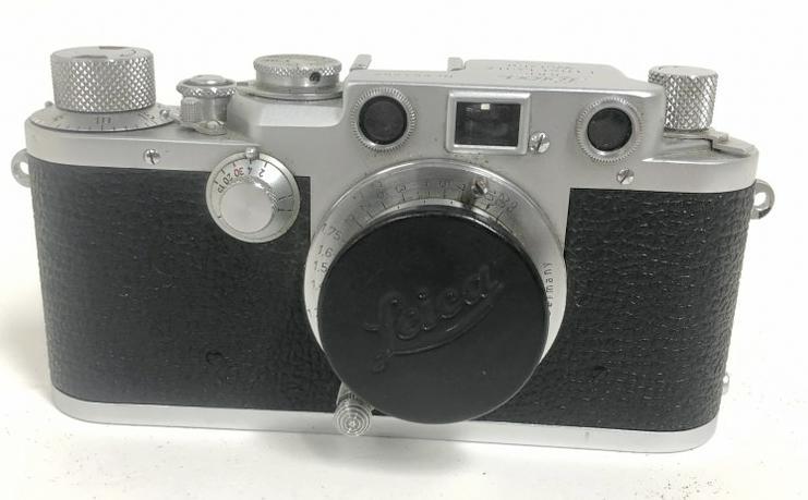 LEICA estate camera, 35 mm, in as found condition, from local estate, just how we found it, appears (1 of 8)