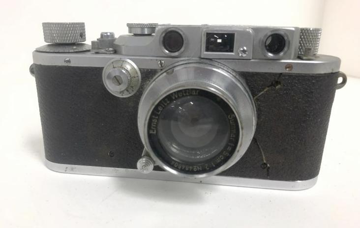LEICA as/is estate camera, has a crack in black case cover on left side as you look at it, serial (1 of 6)