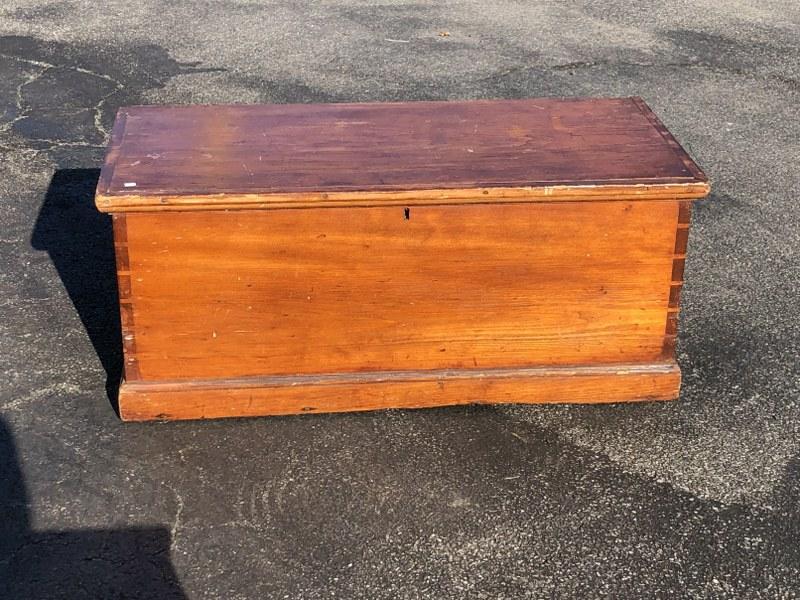 Small dovetailed blanket or storage box, from Hudson Valley estate, structurally sound, older (1 of 3)