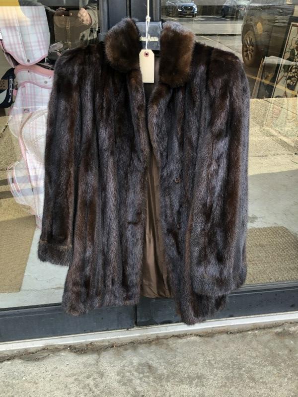 Quality mink jacket, from very nice Westchester County, N.Y. estate, non smoking home, measures: Quality mink jacket, from very nice Westchester County, N.Y. estate, non smoking home, measures approx. 30" top to bottom and shoulders measure approx. 19" across.