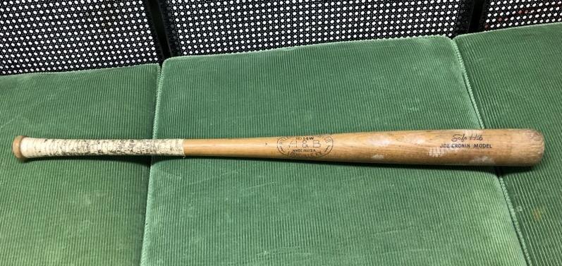 JOE CRONIN HILLERICH & BRADSBY CO. ( Safe Hit ) baseball bat, from Hudson Valley estate, measures (1 of 3)