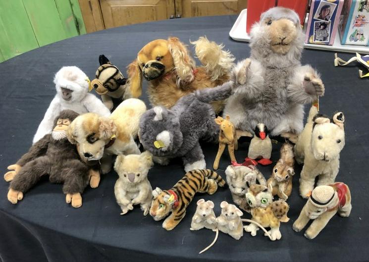 (17) STEIFF animals, a few without buttons, from local estate in town. Overall nice condition. (1 of 7)