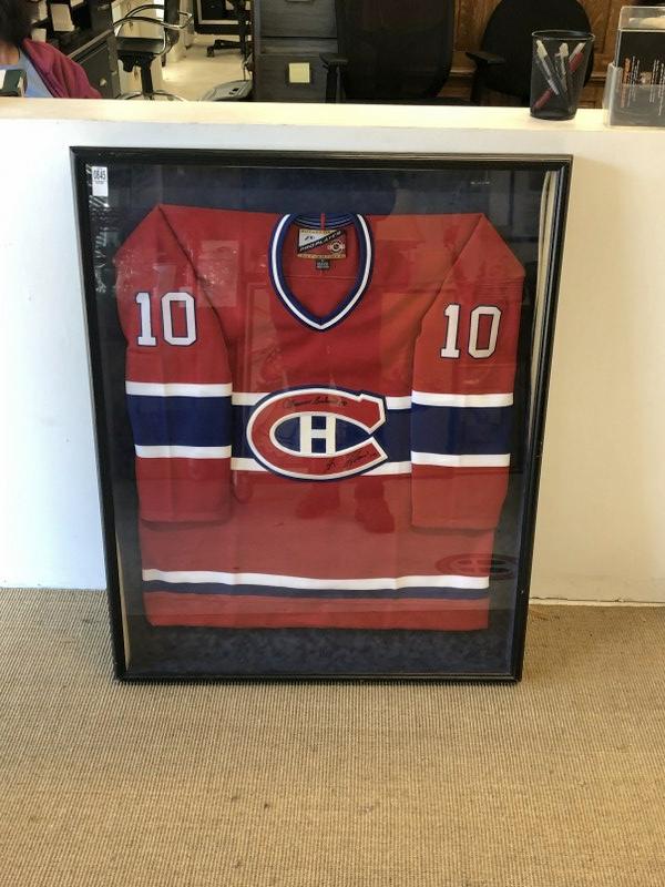 Hockey - Framed signed Guy Lafleur & Maurice Richard jersey ( Number 10 )  - they have their number (1 of 4)