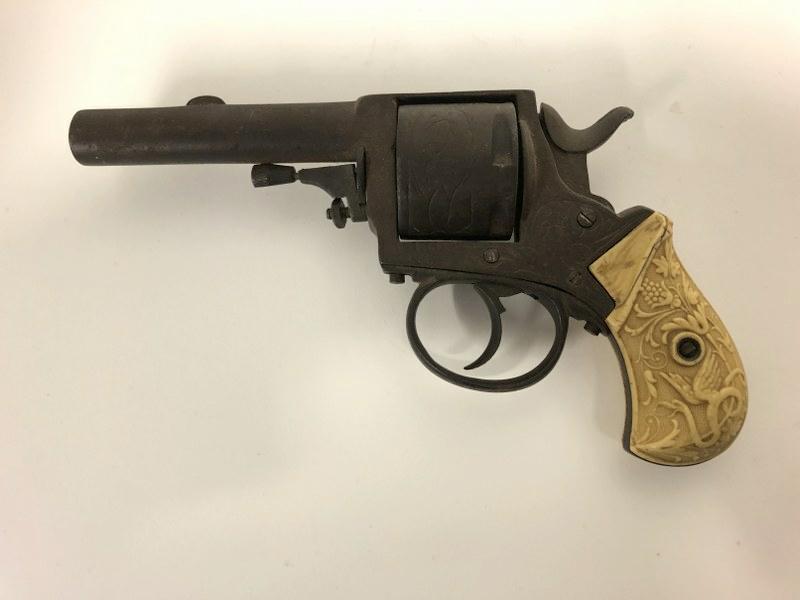 Older as/is, as found pistol, has fancy plastic like material grips ( 1 has a split ), can't see: Older as/is, as found pistol, has fancy plastic like material grips ( 1 has a split ), can't see maker's name, measures approx. 7" long. Found in local estateâ€¦.