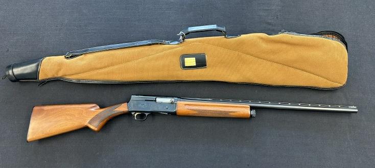 Browning Magnum 20 semi automatic with fixed choke and 25" barrel, with brown case, includes extra: Browning Magnum 20 semi automatic with fixed choke and 25" barrel, with brown case, includes extra 20 gauge 26" barrel for 3" shells, made in Belgium, Browning Arms. All ammunition and rifles need a N