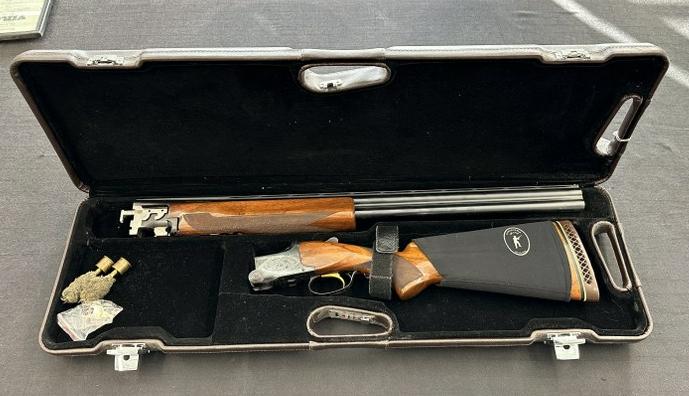 Lightning Brownie under and over, made in Belgium, 12 gauge, 2 3/4" shells, fixed chokes, with hard: Lightning Brownie under and over, made in Belgium, 12 gauge, 2 3/4" shells, fixed chokes, with hard brown case. From estate collection we are selling, collection appears to have always been taken care