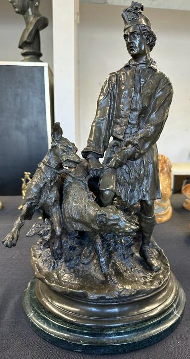 Pierre Jules Mene ( 1810-1879 ) bronze Scottish hunter with hounds, Number 20 of 100 produced, green: Pierre Jules Mene ( 1810-1879 ) bronze Scottish hunter with hounds, Number 20 of 100 produced, green marble base, nice estate condition. Bronze measures 20.5" high including base. Not of the period, b