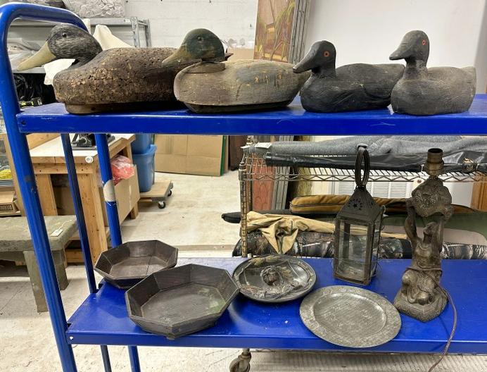 Misc. estate lot to incl. (4) decoys, deco metal figural lamps, Indian plate, etc.: Misc. estate lot to incl. (4) decoys, deco metal figural lamps, Indian plate, etc.