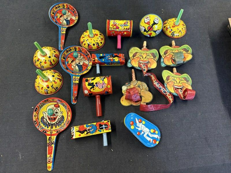 Lot of old tin noisemakers, lot includes (4) cardboard ones as shown, overall nice estate condition.: Lot of old tin noisemakers, lot includes (4) cardboard ones as shown, overall nice estate condition.