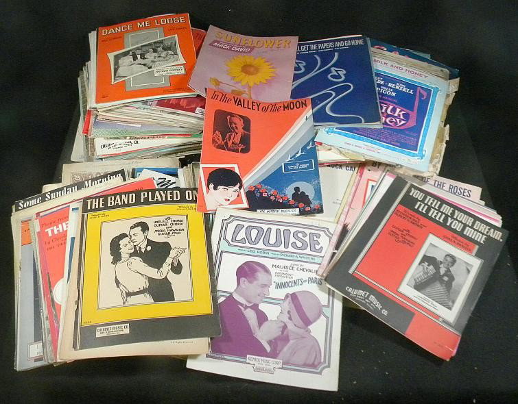 Boxlot Approx. 500 Pcs Older Sheet Music: Boxlot of approx. 500 pieces of older sheet music, as pictured
