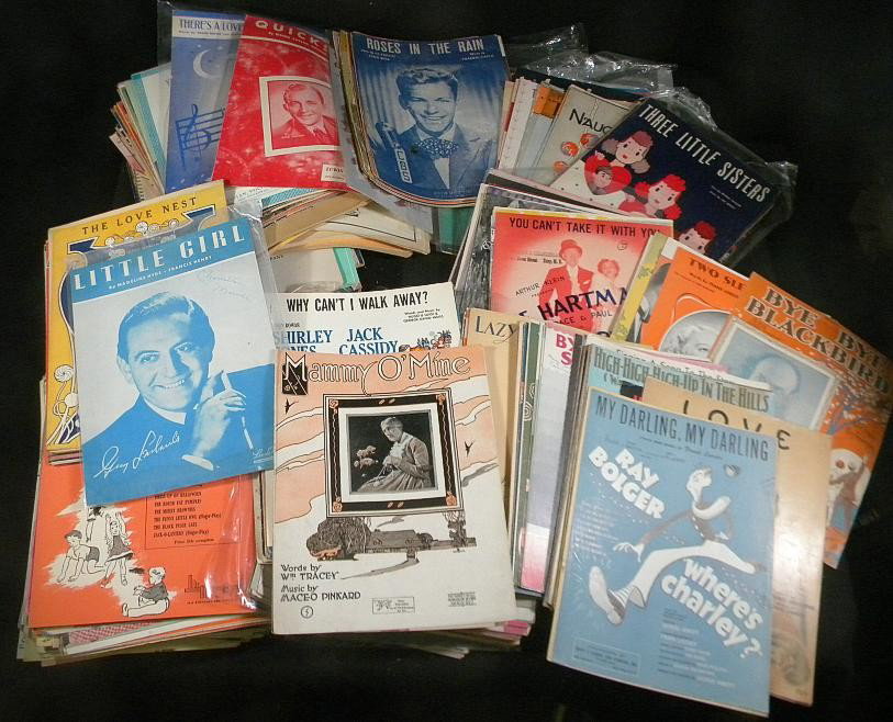 Boxlot Of Approx. 500 Pcs Older Sheet Music: Boxlot of approx. 500 pieces of older sheet music, as pictured