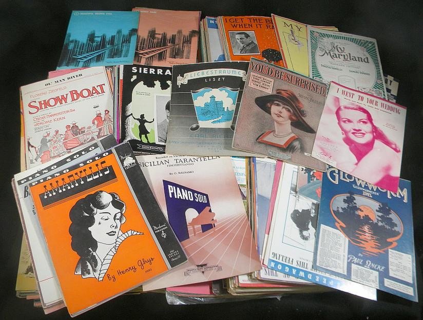 Boxlot Approx 500 Pcs Older Sheet Music: Boxlot of approx. 500 pieces of older sheet music, as pictured