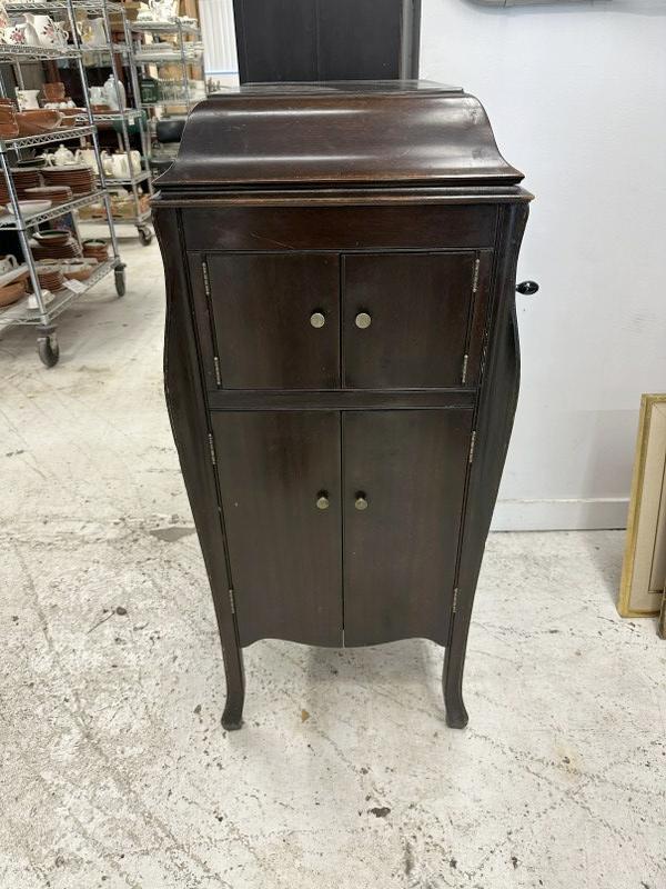 Victor VV-X floor model crank Victrola with records underneath, works freely, just as we found in (1 of 6)