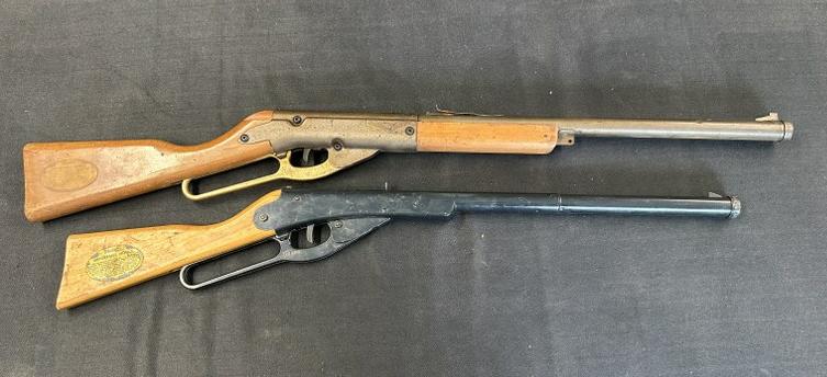 (2) older DAISY B B guns, working, found in local estate. Just as we found them. (1 of 4)
