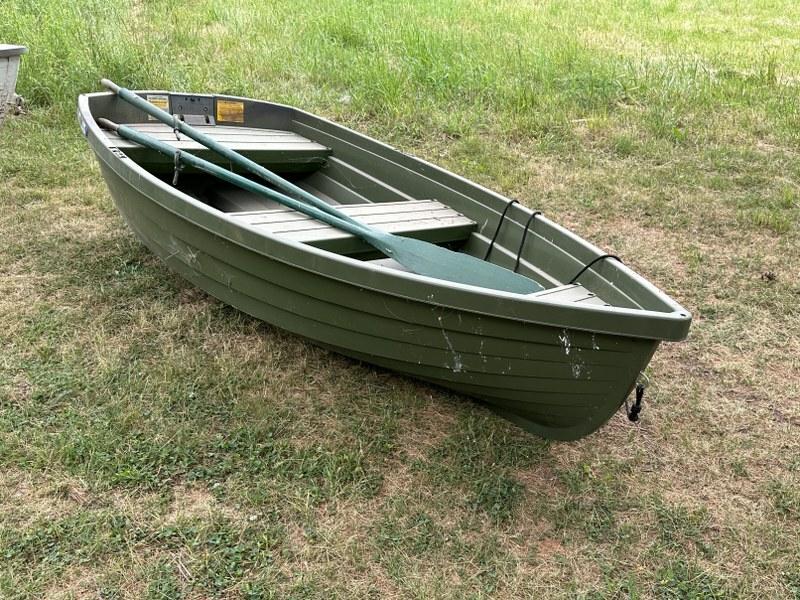 WALKER BAY 8 plastic boat, Model WB-8-M, in nice condition, stored in barn at West Kill, N.Y. (1 of 4)