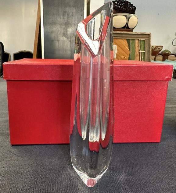 BACCARAT 8.75" vase, with box ( box does not have the padded interior, just the box ) In fine estate: BACCARAT 8.75" vase, with box ( box does not have the padded interior, just the box ) In fine estate condition, marked on base.