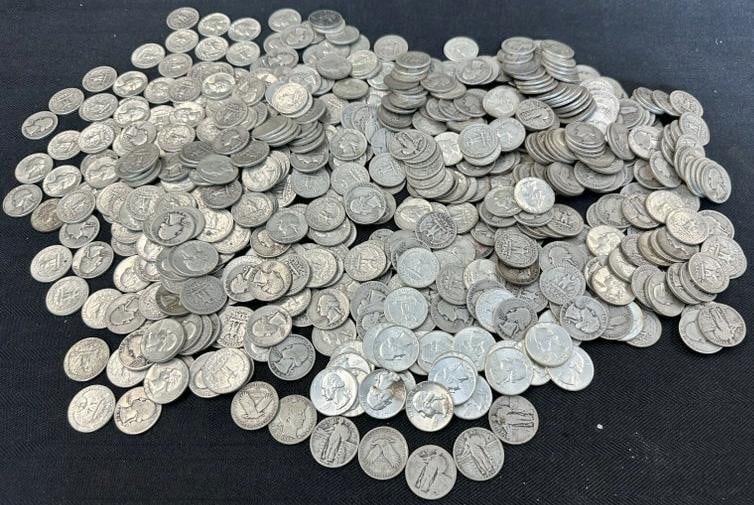 (556 ) silver quarters from local estate, just as we found them, most all circulated, looks like (1 of 8)