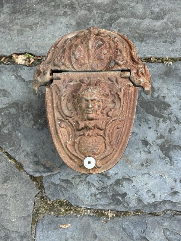 Old cast iron ash lift top bucket with figural head on lid, found in old estate in downtown (1 of 6)
