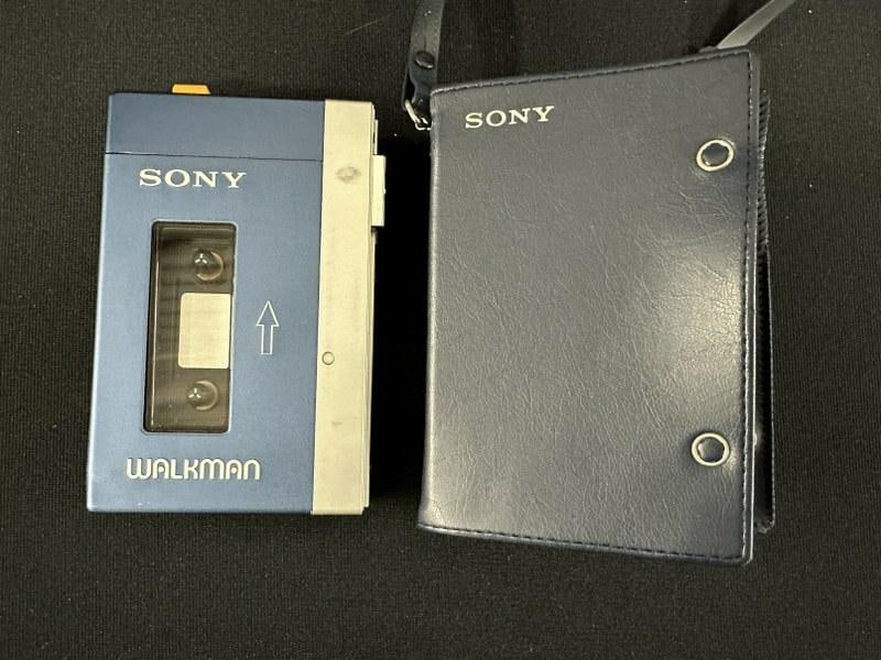 SONY WALKMAN TPS-L2 in box, with booklets and case, missing headphones ( from NYC estate we are (1 of 14)