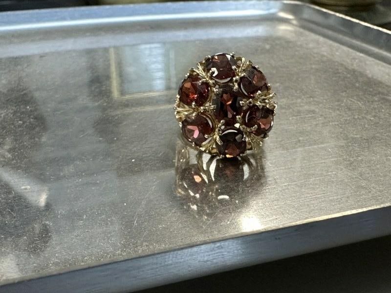 10K ladies ring with garnets, from local estate, size is 7, weighs 4.2 dwt. (1 of 4)