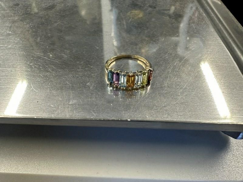 14K ladies multi stone ring, from local estate, ring size is 8 3/4, it weighs 2.1 dwt. (1 of 3)