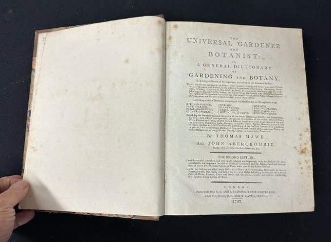 THE UNIVERSAL GARDENER AND BOTANIST OR A GENERAL DICTIONARY OF GARDENING AND BOTANY. ( By THOMAS: THE UNIVERSAL GARDENER AND BOTANIST OR A GENERAL DICTIONARY OF GARDENING AND BOTANY. ( By THOMAS MAWE, AND JOHN ABERCROMBIE ). London, Published 1797 ( Second Edition ). Books in this auction come fro