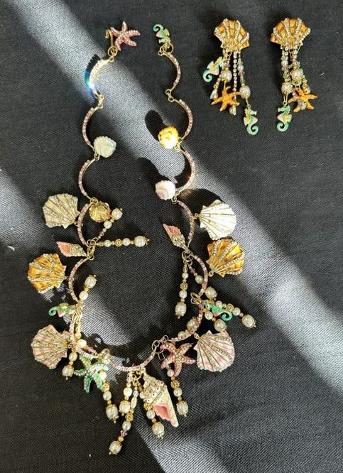 LUNCH AT THE RITZ seashell necklace and earrings in fine estate condition, with no damage, nothing (1 of 7)