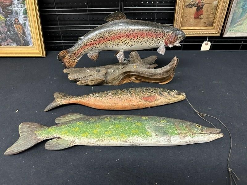 Estate lot (2) large wooden fish measuring 22" & 18" long, and Rainbow Trout on driftwood, nice (1 of 5)